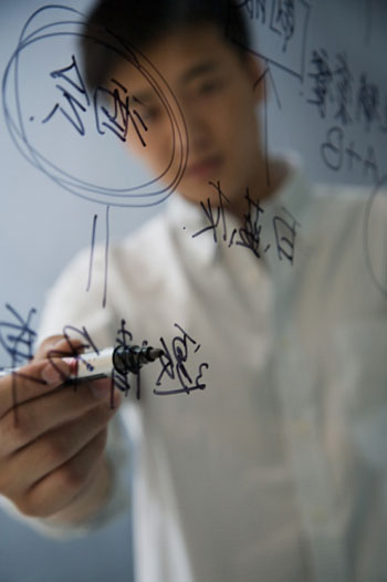 تعامل با جامعه، مشتری و مشترک از ابزارهای روابط عمومی نوین می باشد.