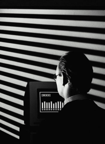 بررسی وشناخت ومطالعه مداوم محیط داخل وخارج سازمان یك وظیفه مهم روابط عمومی است.