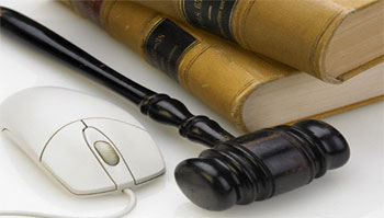 تشكیلات قضایی در اطلاع رسانی، خود را با سدی عظیم از موانع می بینند.